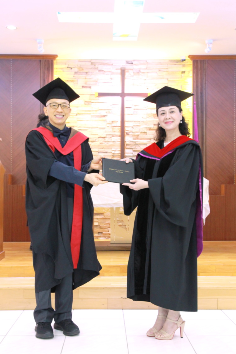 衛神第23屆畢業典禮 學位授予 陳素梅