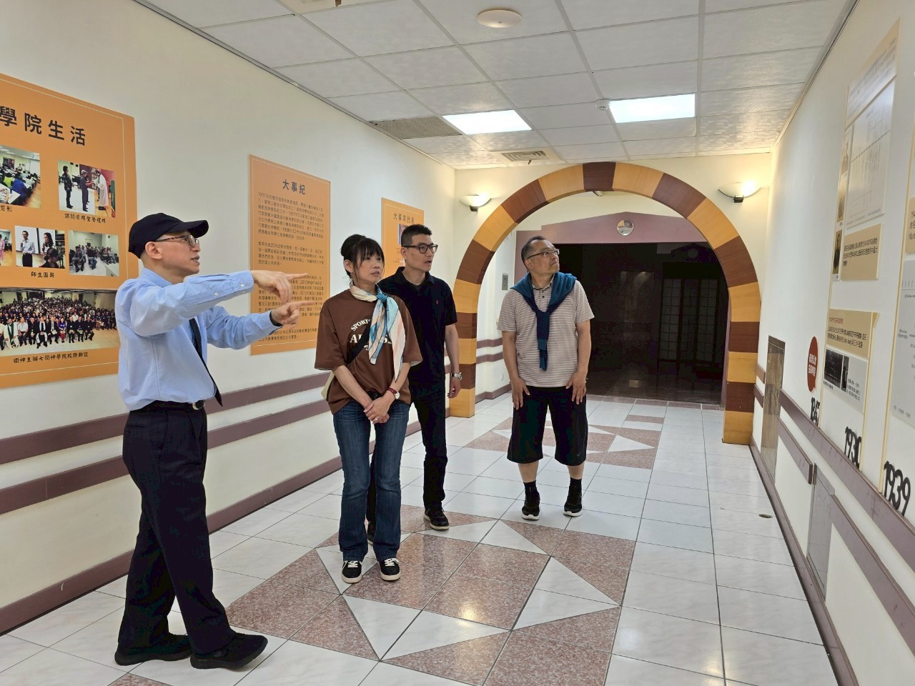 2025.04.29 英國UKAFC饒牧師夫婦,張磊宣教士參觀校園+上課 02